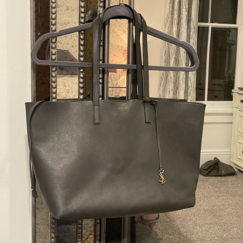 Shopping Saint Laurent in E/W Supple Leather